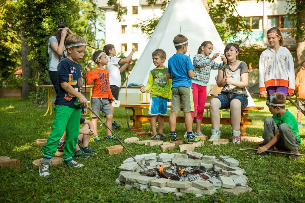 Youth Hostel Proteus Postojna Exterior photo
